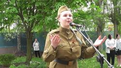 В Кирсанове для ветерана войны спели Песни Победы