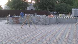 В Кирсанове проводятся технические работы по ремонту фонтана