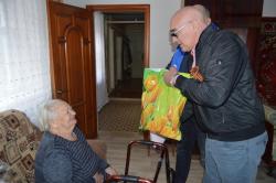 Ветеранам Великой Отечественной войны вручили подарки к празднику Пасхи
