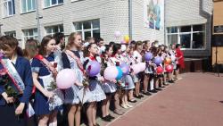 Для кирсановских выпускников прозвучал последний школьный звонок