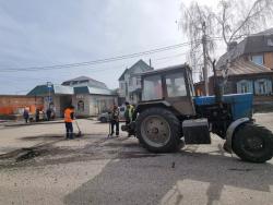 В Кирсанове стартовал ямочный ремонт дорог