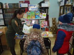 В кирсановской библиотеке прошел смотр литературы ко Дню матери
