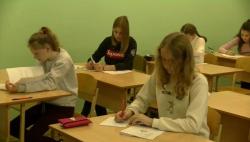 Девятиклассники сдают устное собеседование по русскому языку
