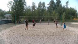 Накануне Дня физкультурника в Кирсанове прошел турнир по пляжному волейболу.