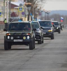 Максим Егоров дал старт автопробегу в поддержку Российской армии