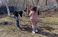 Школьники Кирсанова приняли участие в субботнике по уборке территорий