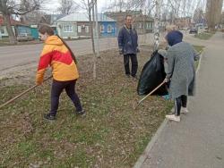 Волонтёры учебного корпуса № 5 Кирсановской городской школы участвуют в субботнике