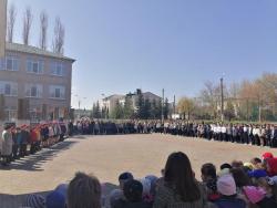 В школе Кирсанова прошла торжественная линейка