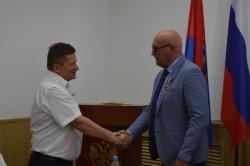 Председателя горсовета наградили почетным знаком
