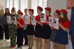 В школе города Кирсанова открыли стенд «Герои нашего времени»