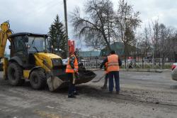 В Кирсанове стартовал ямочный ремонт дорог