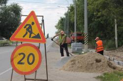 В Кирсанове идет активная работа по строительству тротуара