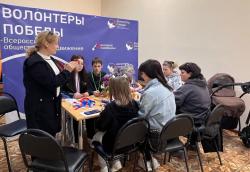 В ресурсном центре поддержки добровольчества города Кирсанова прошел мастер-класс «Георгиевская ленточка»