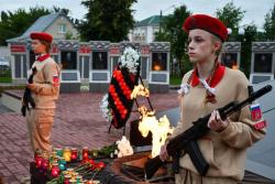 В Кирсанове у мемориала «Вечный огонь» прошла акция «Свеча памяти»