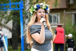 В микрорайонах города продолжаются праздничные концерты