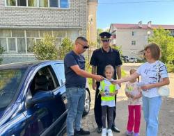 На улицах города Кирсанова прошла акция «Автокресло детям!»