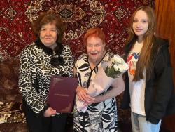 Жительница Кирсанова отмечает свой 90-летний юбилей