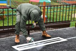 Безопасность на дороге с детства: в Кирсанове благоустраивают учебную площадку ПДД