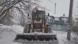 Коммунальные службы продолжают уборку улиц города