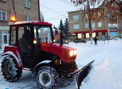 Возобновлены работы по очистке дорог и тротуаров от снега