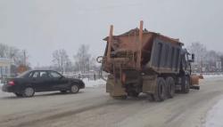 Уборка снега в городе продолжается
