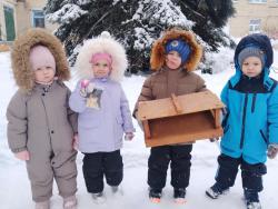 В детском саду «Алëнка» города Кирсанова прошла ежегодная акция «Покормите птиц зимой»