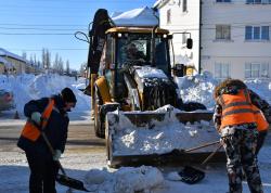 В Кирсанове продолжаются работы по уборке улично‑дорожной сети