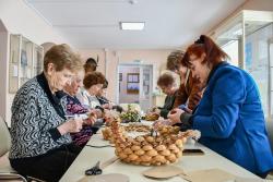 В Кирсановском краеведческом музее прошёл мастер-класс «Ореховая корзинка для уюта»