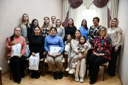 В Кирсанове специалисты профильных учреждений встретились с будущими мамами