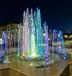 На центральной площади города Кирсанова заработал обновленный светодинамический фонтан