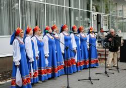 Сохранение традиций и поддержка активного долголетия: ансамбль «Раздолье» на городских площадках Кирсанова