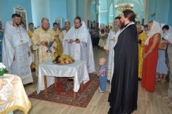 Яблочный Спас в храмах: верующие приняли участие в богослужениях и чине освящения плодов