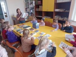 В Кирсановской библиотеке прошел литературный час «Нам с книгой назначена встреча»
